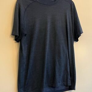 Men’s lululemon athletica Dark Blue Short Sleeve Tee in Large